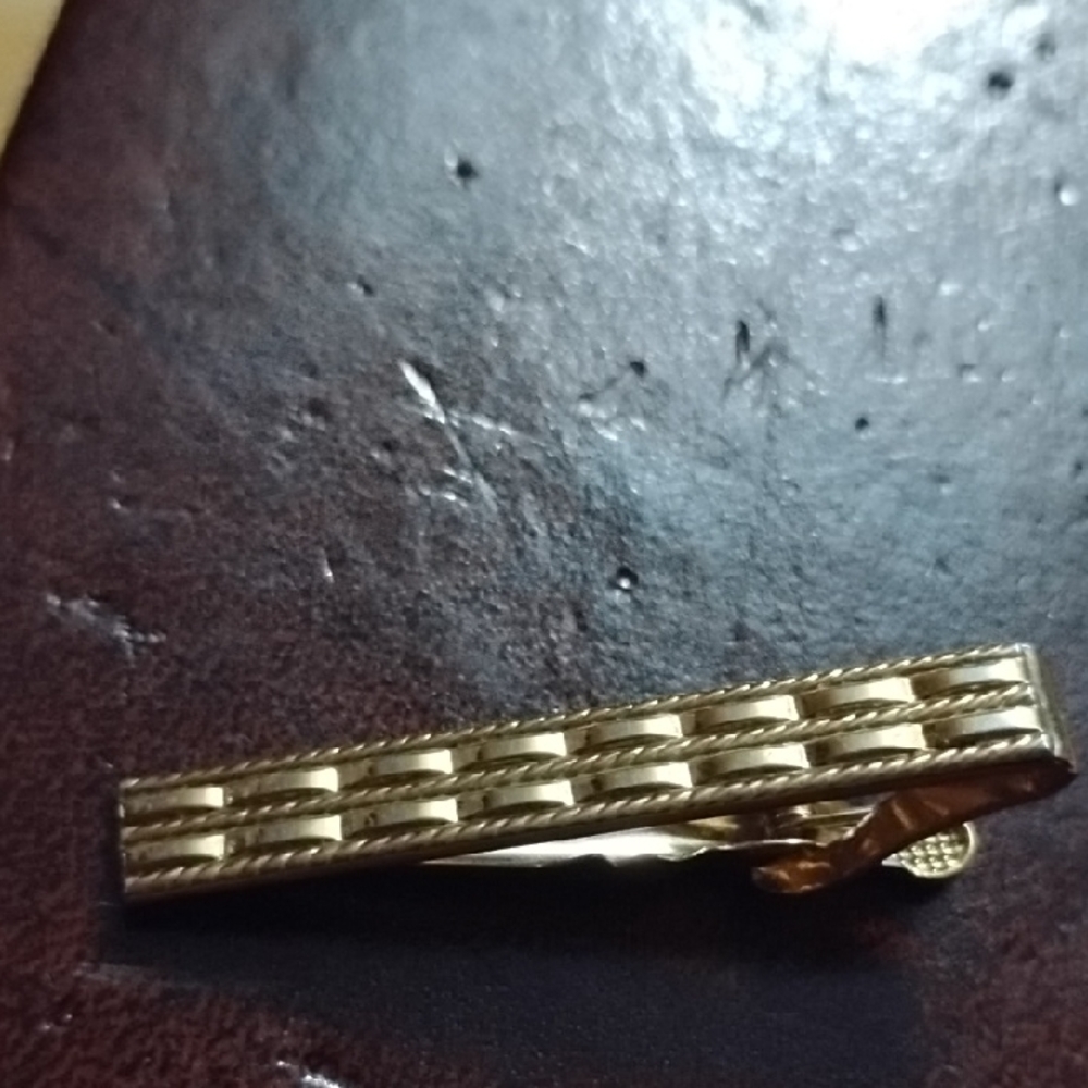 Sophisticated Gold Tie Clip